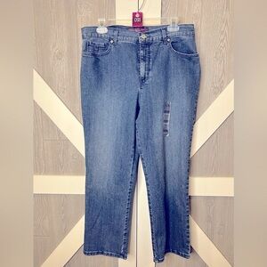 B11.03 NWT Gloria Vanderbilt Amanda jeans  14P SHORT